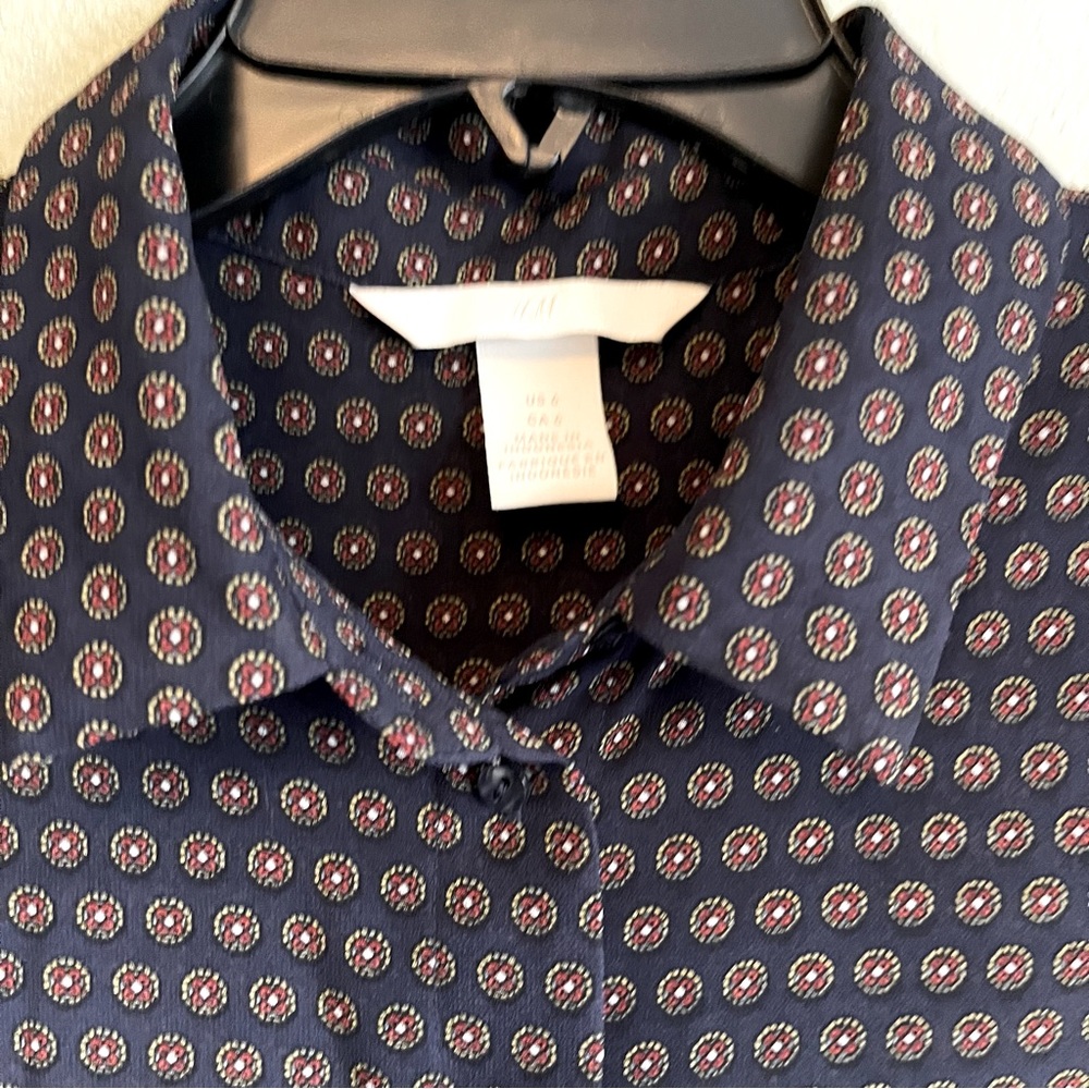 H&M Sheer Button Down High-Low Tank - Picture 3 of 4